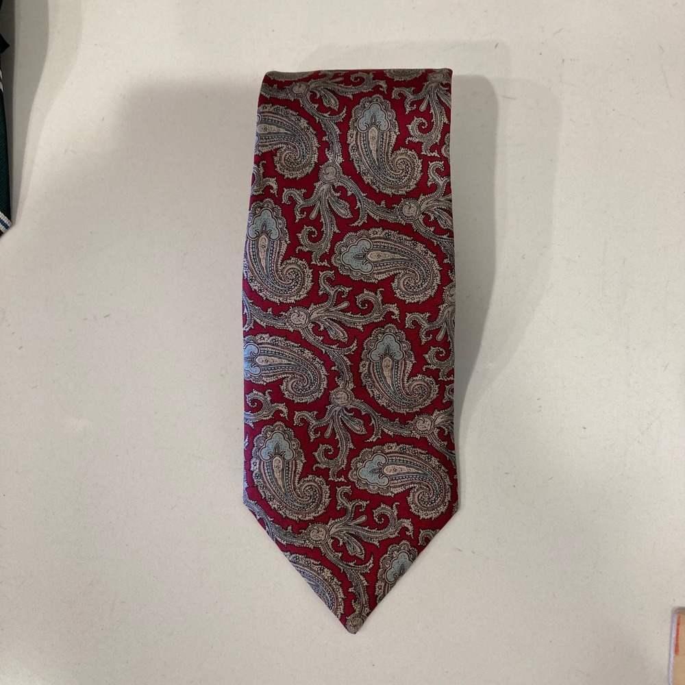 Kuppenheimer Mens Clothiers Red Paisley 100% Silk Necktie Classic Formal Tie